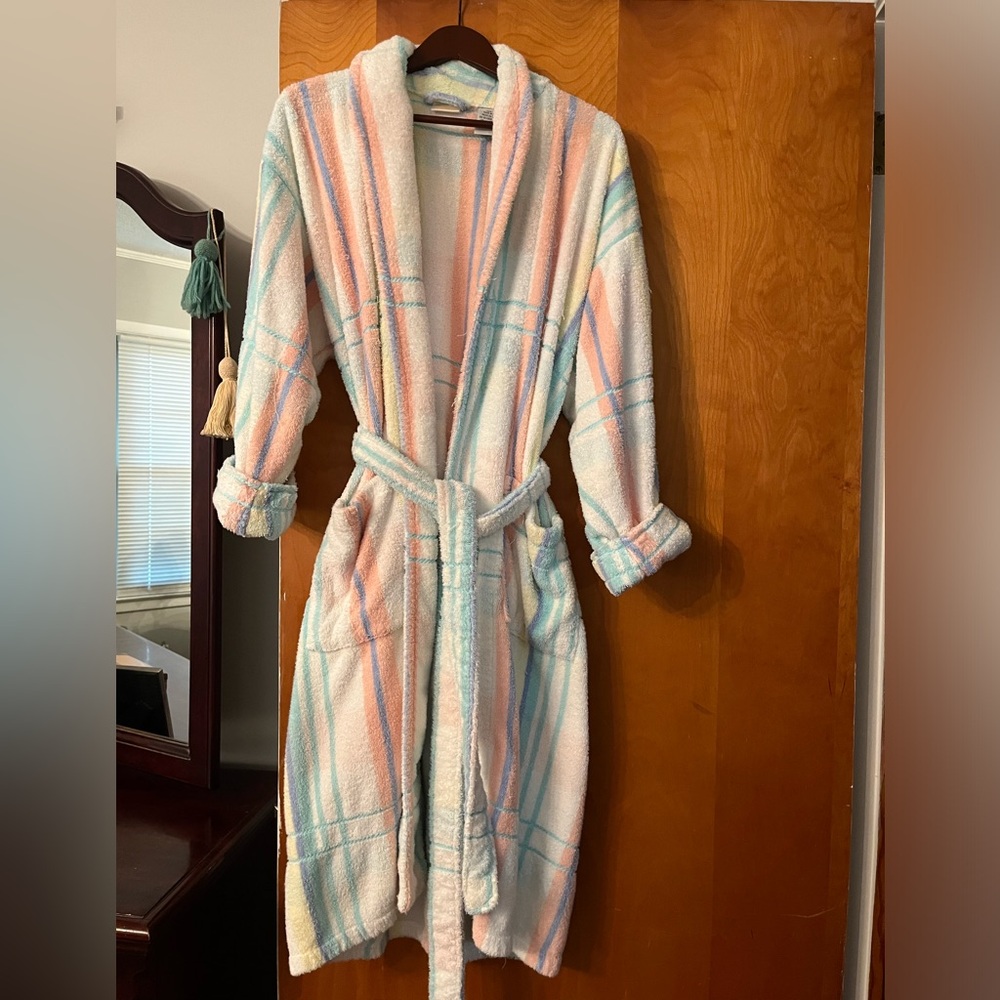 Women’s Robe Medium white,peach, mint green,blue,yellow stripes with tie